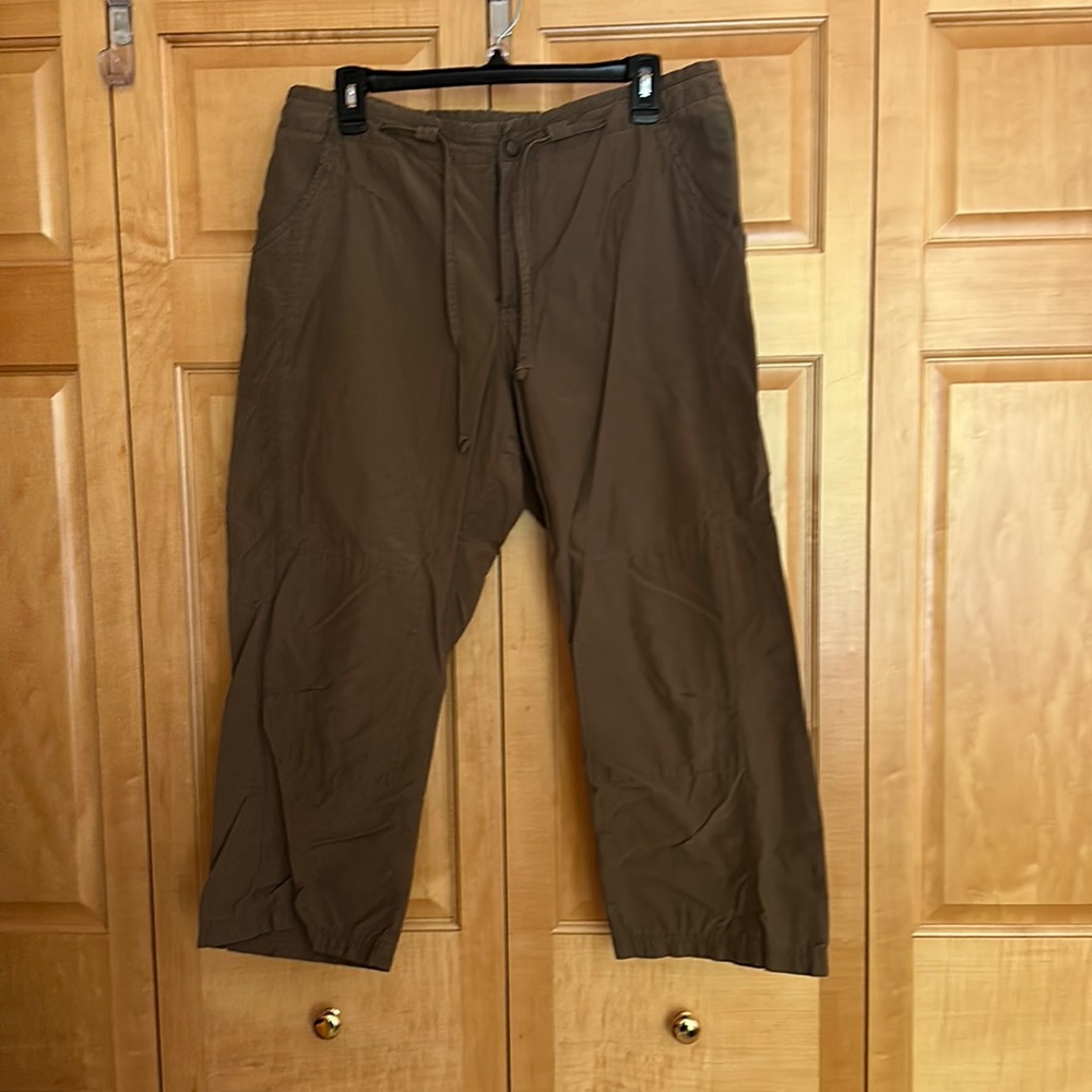 Columbia Capris size M brown